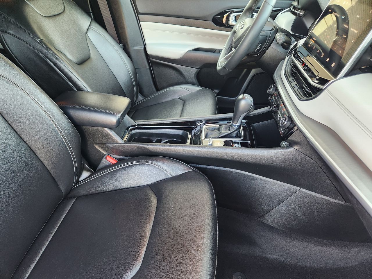 2025 Jeep Compass Limited - Photo 13