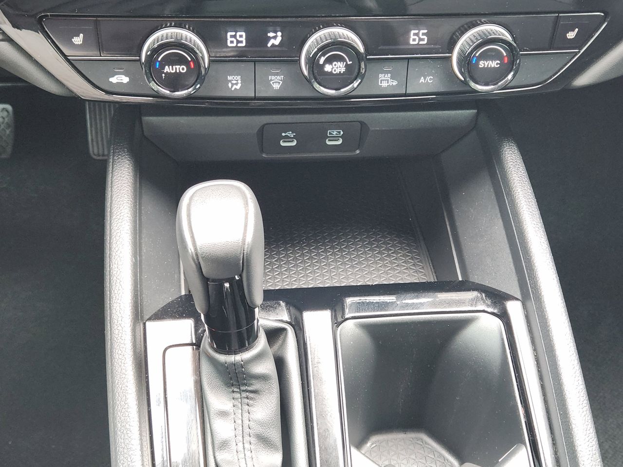 2024 Honda Accord Hybrid EX-L - Photo 17