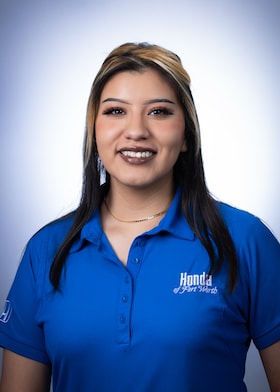 Staff member Esmeralda Hernandez from ID_e68d585d2ba0