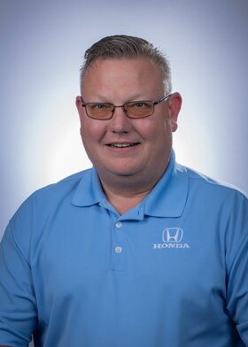 Staff member Dee Alexander from ID_19defe29d6b8