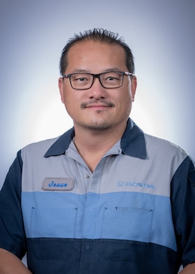 Staff member Josue Yang from ID_5afdd4aeb023