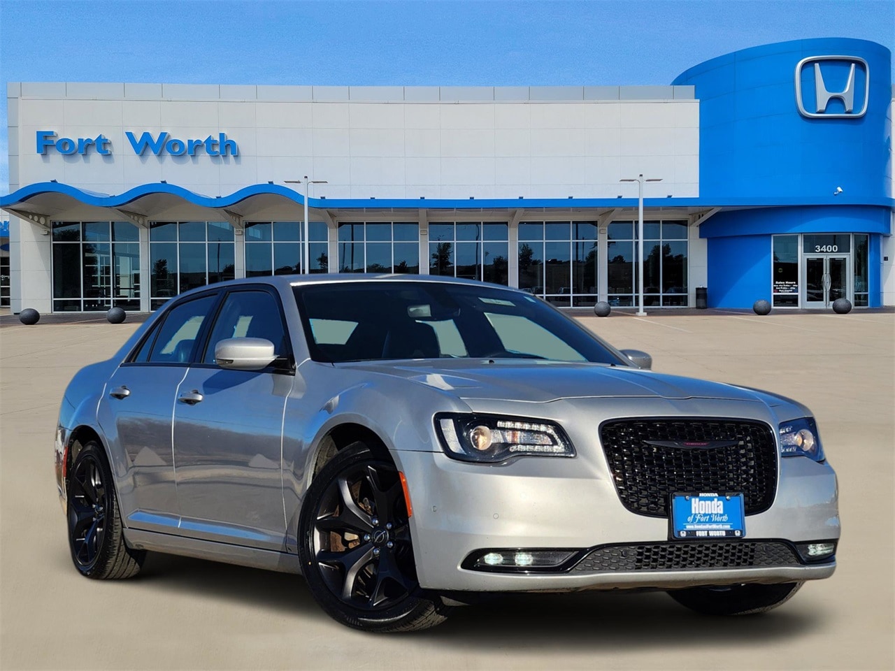 2023 Chrysler 300 S's photo
