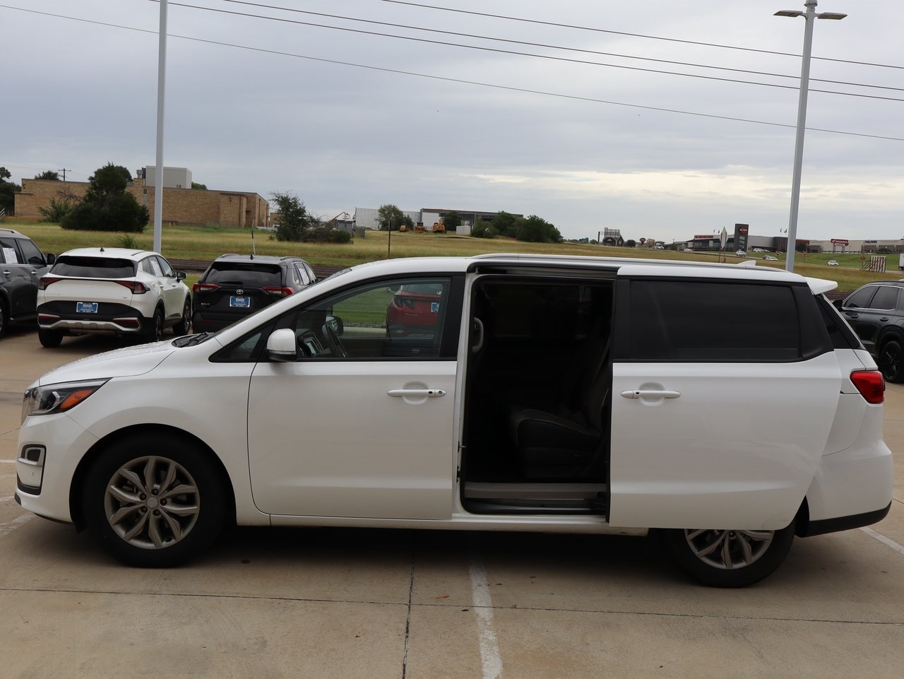 Used 2019 Kia Sedona EX with VIN KNDMB5C11K6553107 for sale in Fort Worth, TX