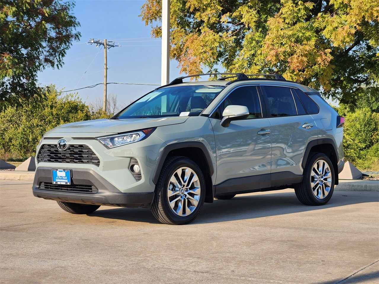 2021 Toyota RAV4 XLE Premium photo 2