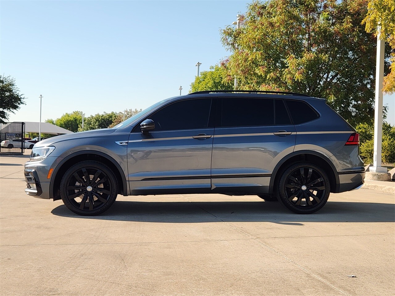 2020 Volkswagen Tiguan SE R-Line Black photo 4