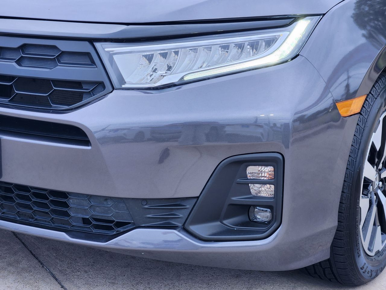 2025 Honda Odyssey EX-L - Photo 9