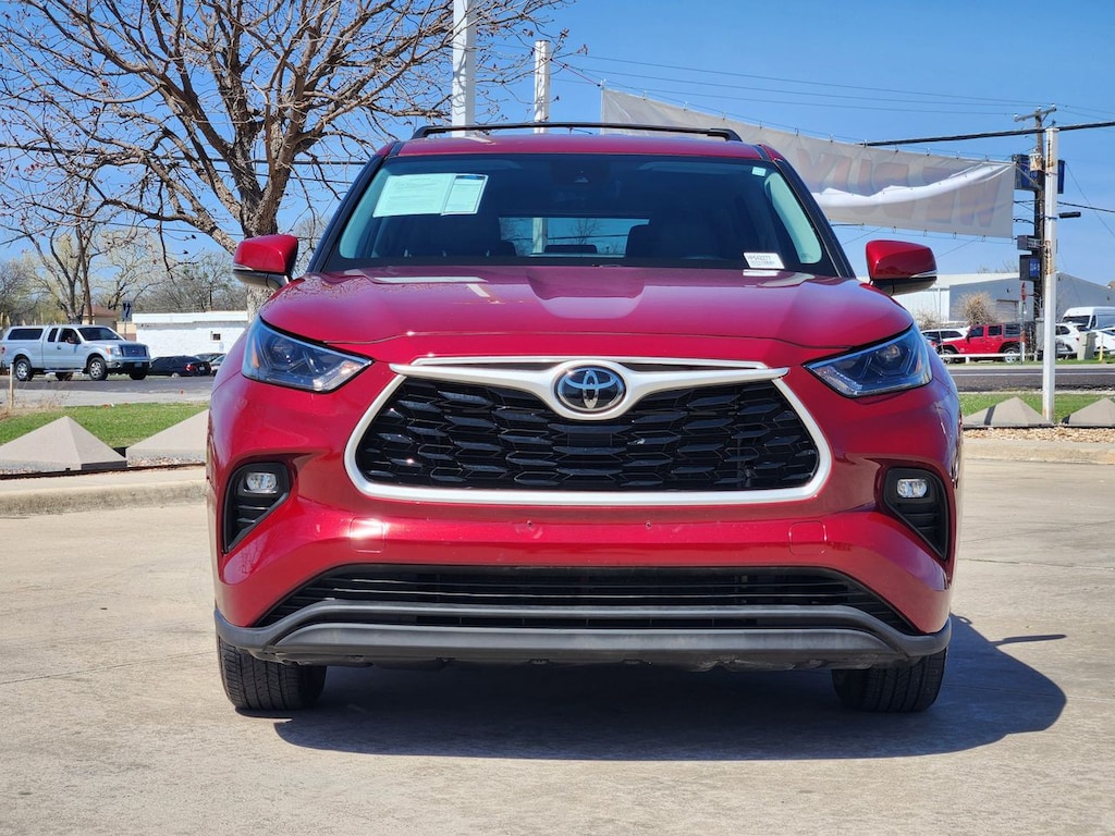 Used 2024 Toyota Highlander LE SUV