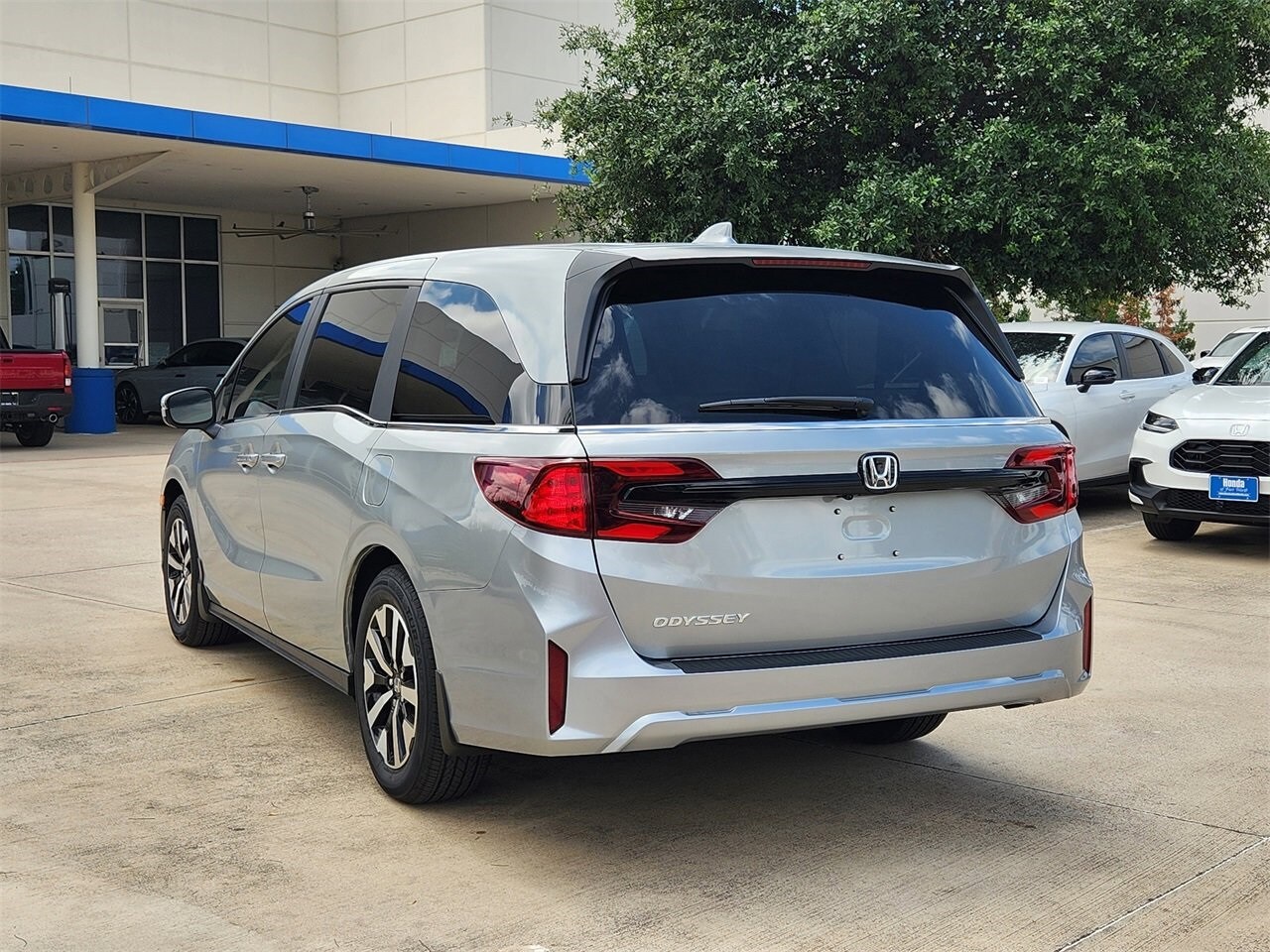 2026 Honda Odyssey EX-L photo 3