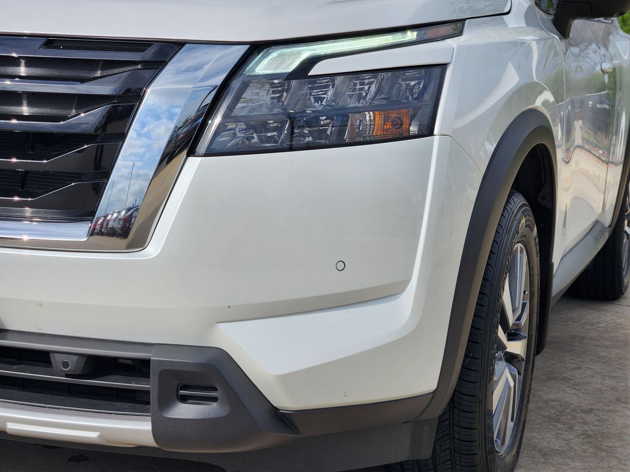 View vehicle photo 7