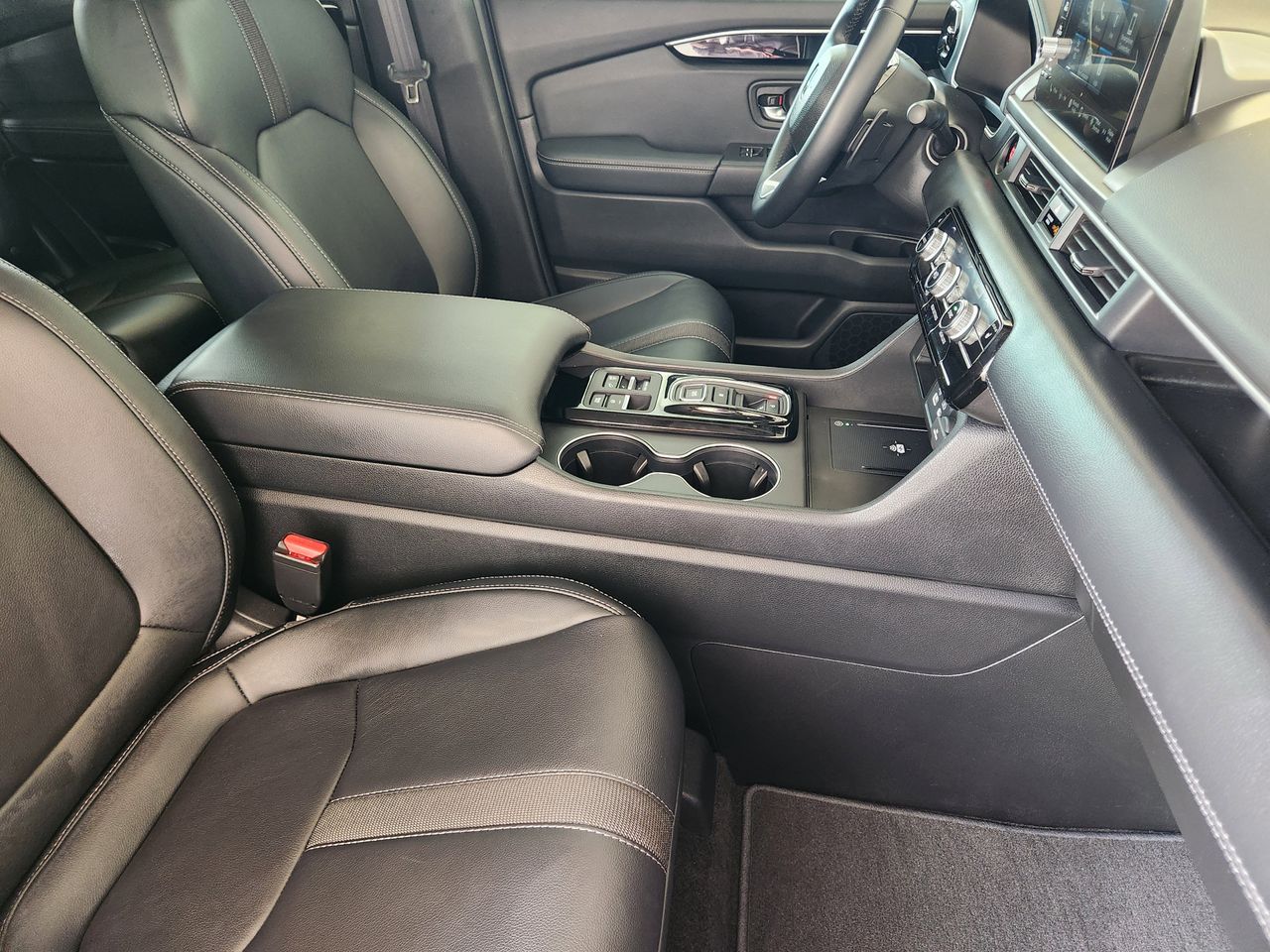 2025 Honda Pilot EX-L - Photo 13