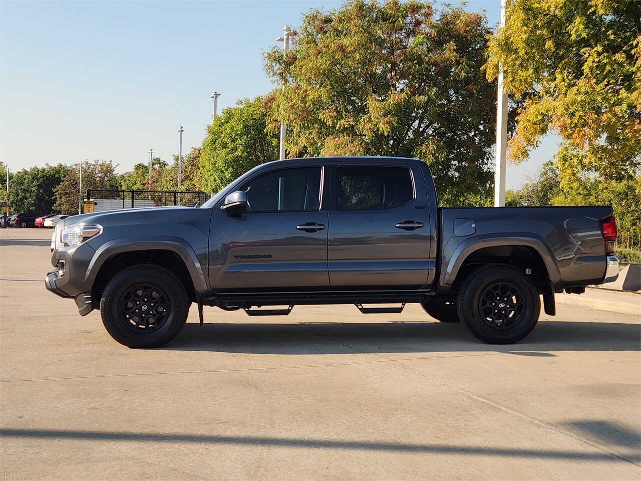 2022 Toyota Tacoma SR5 Double Cab photo 4