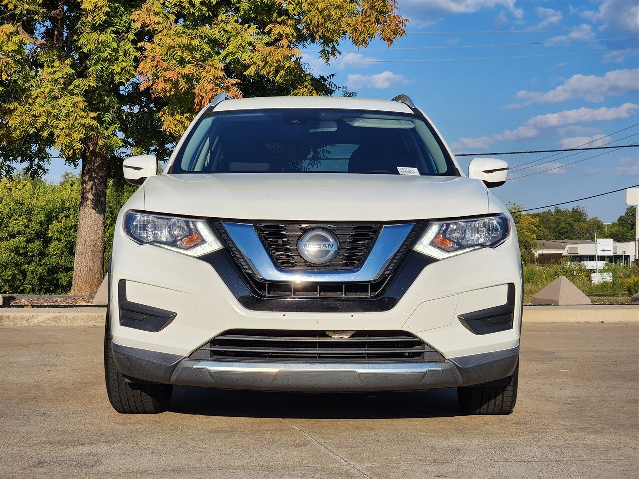 2019 Nissan Rogue SV photo 2