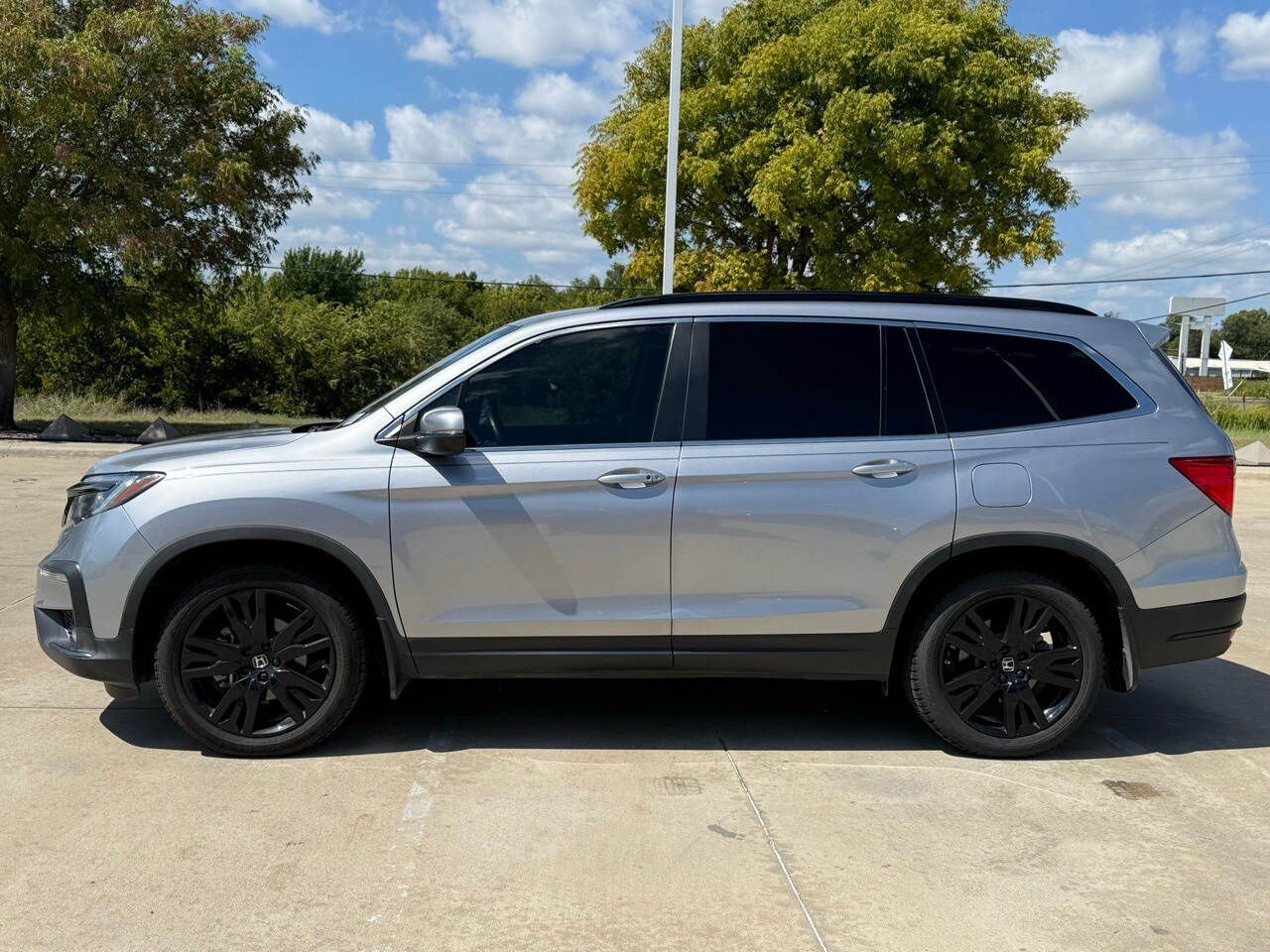 2021 Honda Pilot Special Edition photo 2