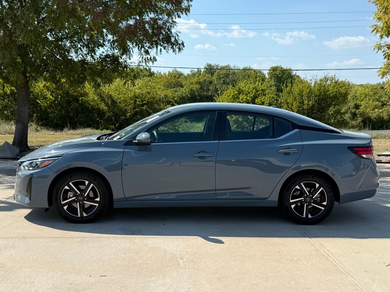2024 Nissan Sentra SV photo 2