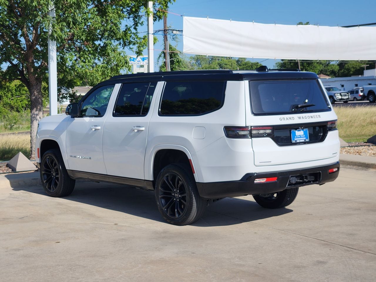 View vehicle photo 7