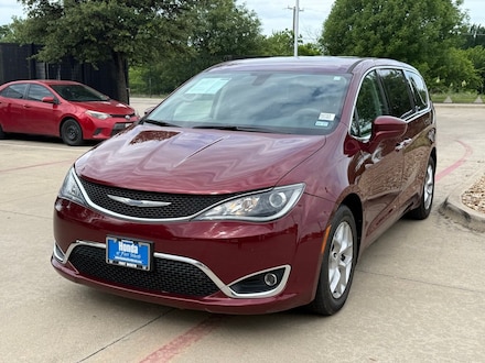 2018 Chrysler Pacifica Touring Plus Van