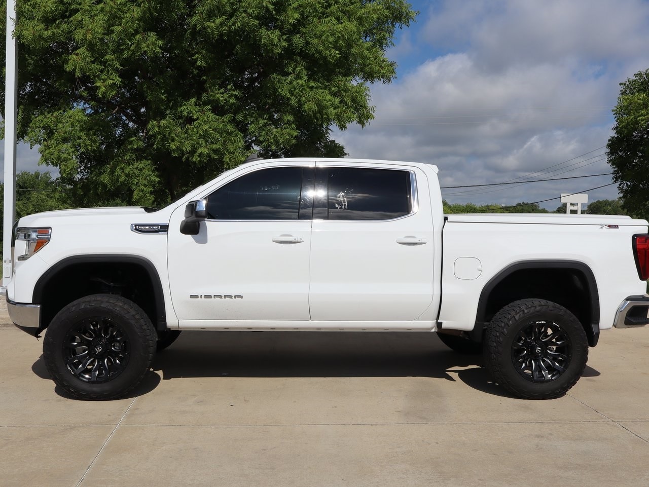 Used 2020 GMC Sierra 1500 SLE with VIN 3GTU9BED0LG294644 for sale in Fort Worth, TX