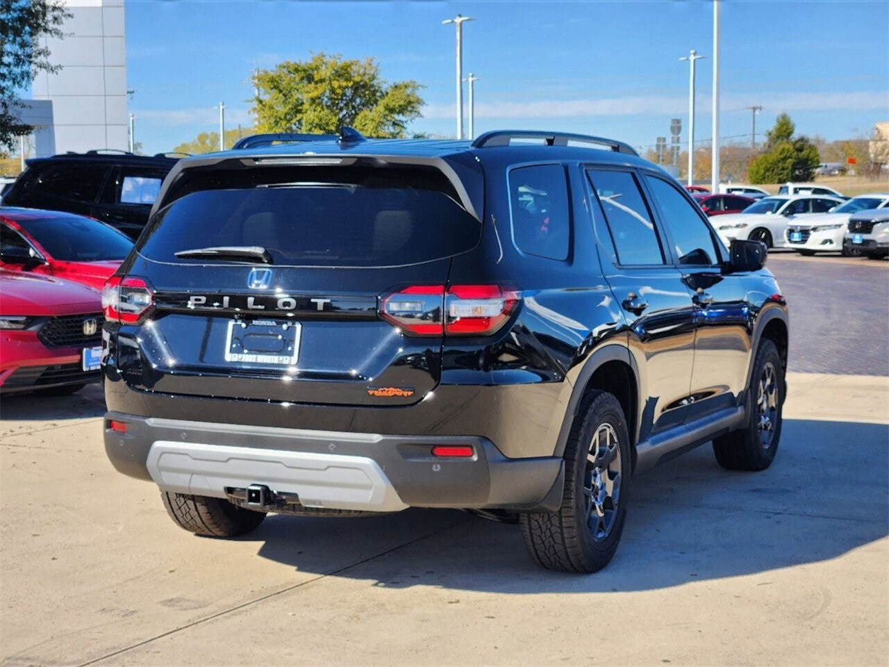 2025 Honda Pilot TrailSport photo 3