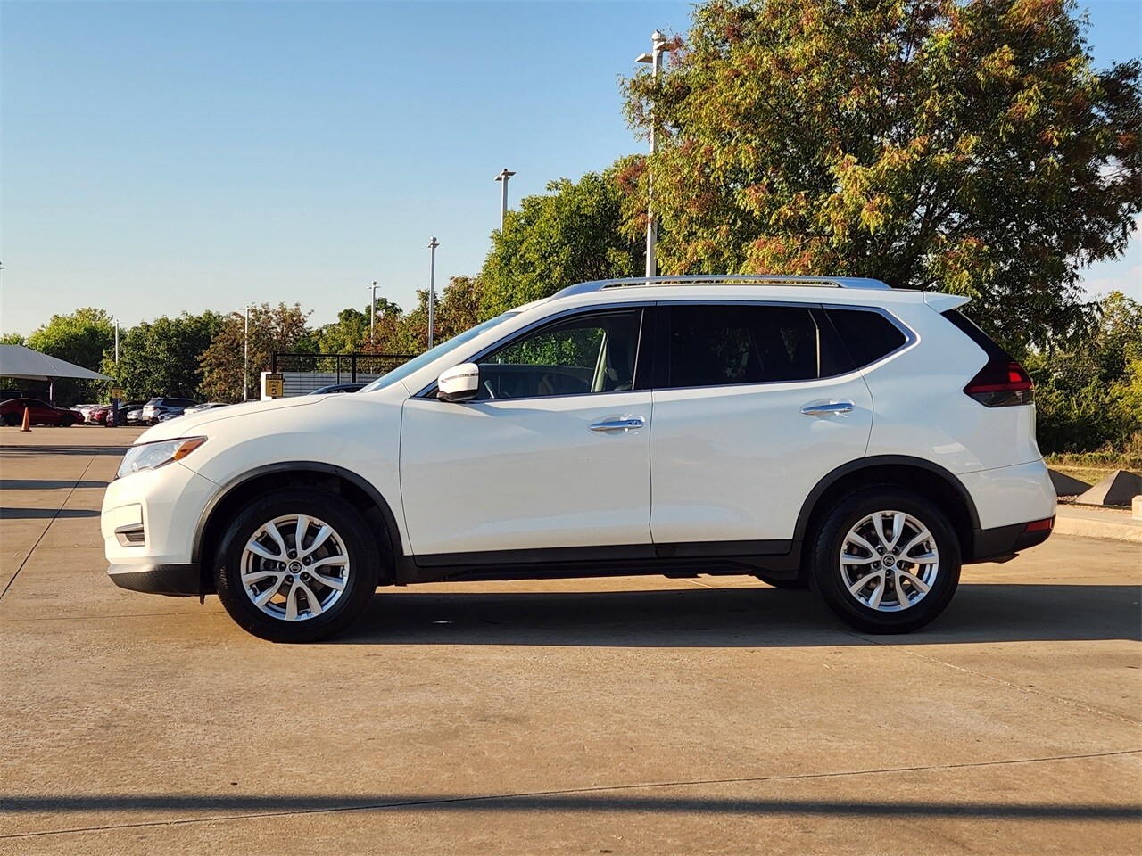 2019 Nissan Rogue SV photo 4