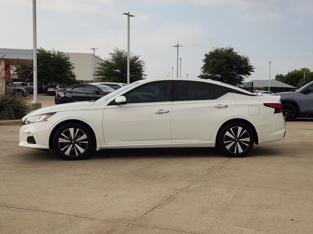 Used 2021 Nissan Altima 2.5 SV Sedan