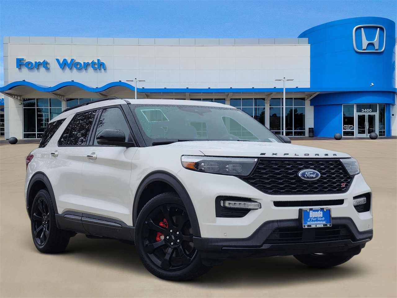 2023 Ford Explorer ST's photo