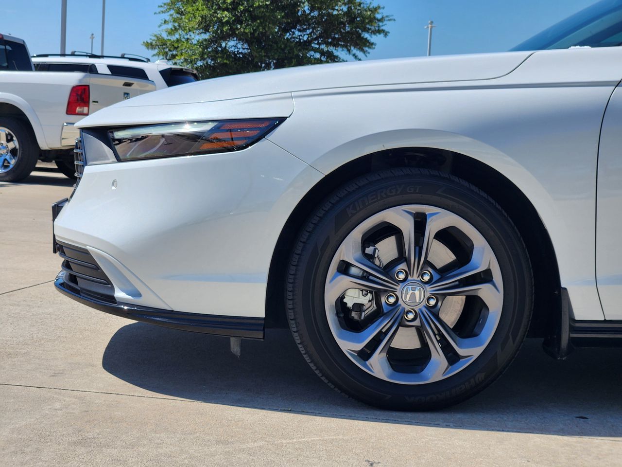 2024 Honda Accord Hybrid EX-L - Photo 8
