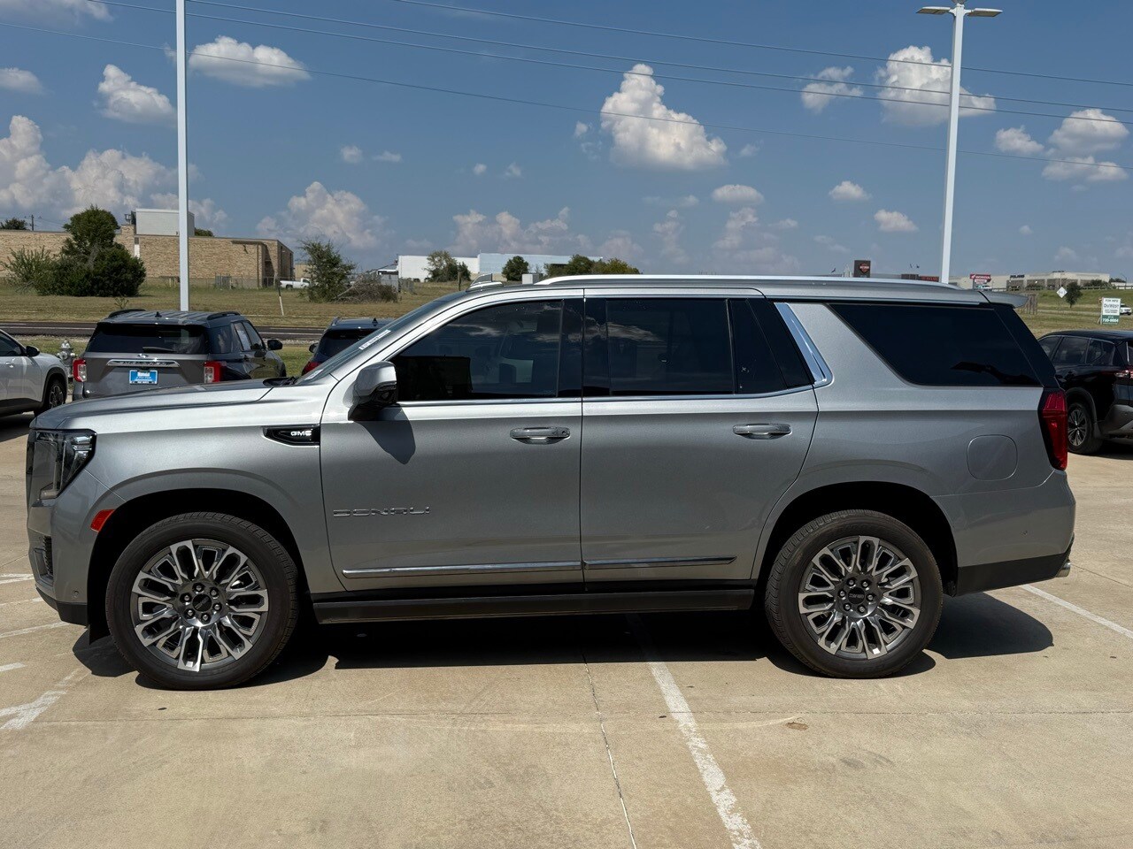 2023 Gmc Yukon Denali Ultimate photo 2