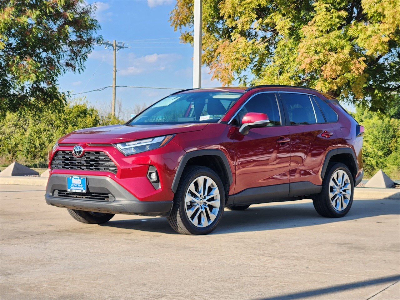2022 Toyota RAV4 XLE Premium photo 3