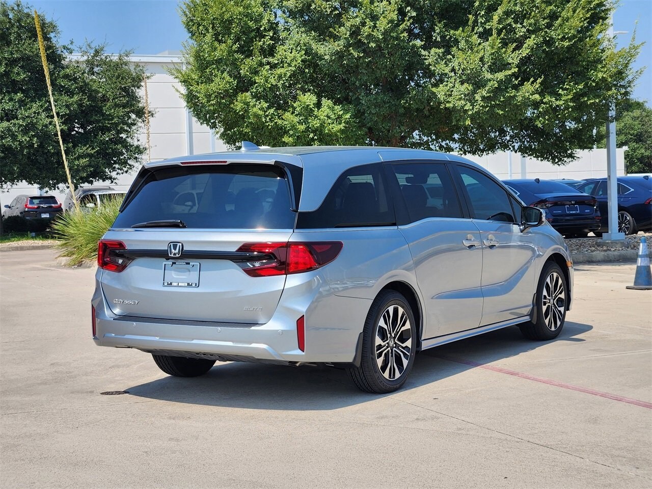 2026 Honda Odyssey Elite photo 3