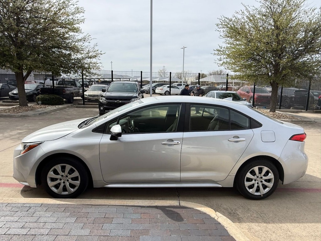 Used 2021 Toyota Corolla LE Sedan