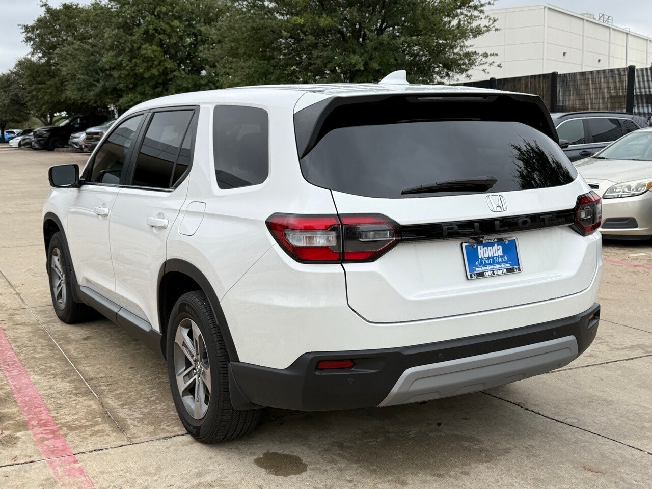 2024 Honda Pilot EX-L photo 2