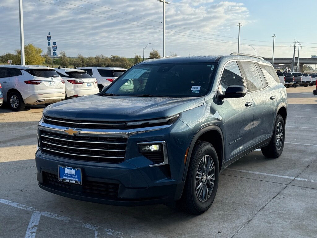 Used 2025 Chevrolet Traverse LT SUV