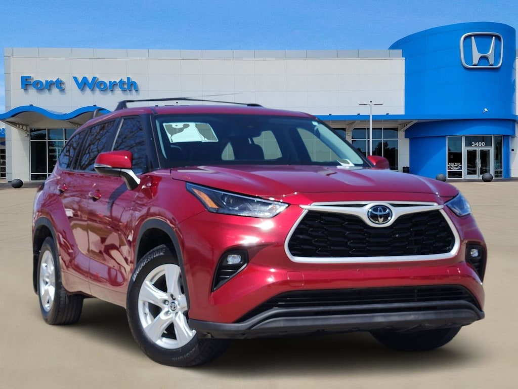 Used 2024 Toyota Highlander LE SUV