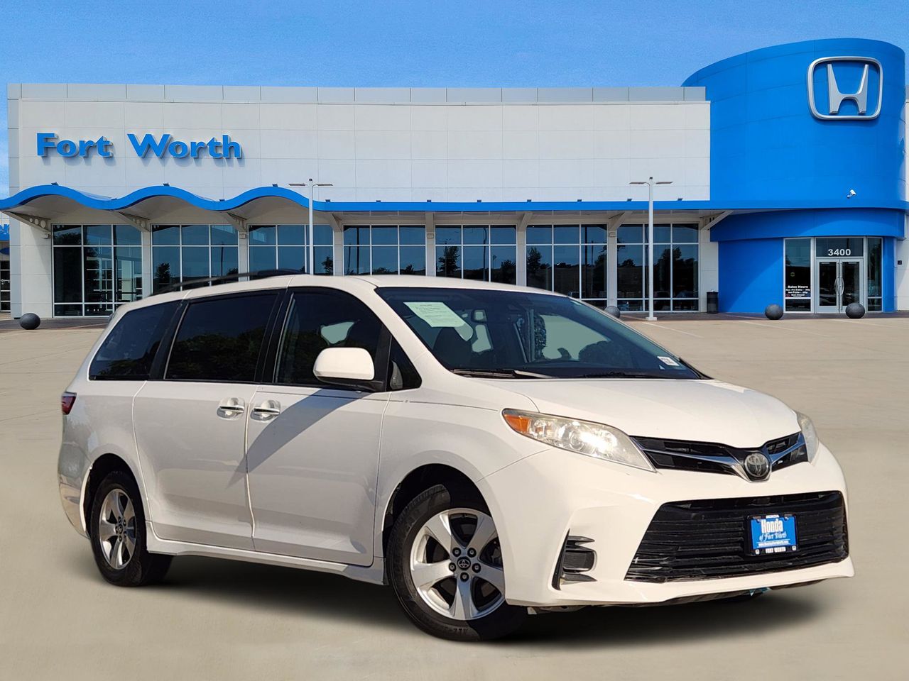 2019 Toyota Sienna LE V6 7-Passenger Access Seat's photo