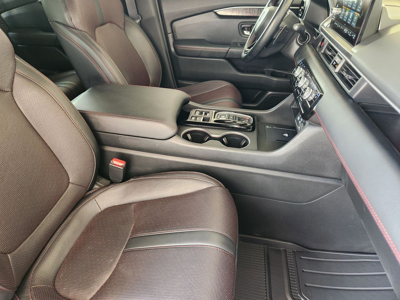 2025 Honda Pilot Black Edition - Photo 13