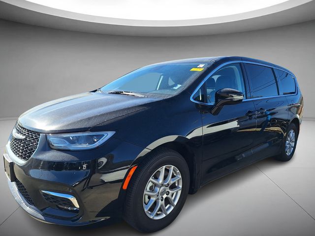 2024 Chrysler Pacifica Touring L's photo