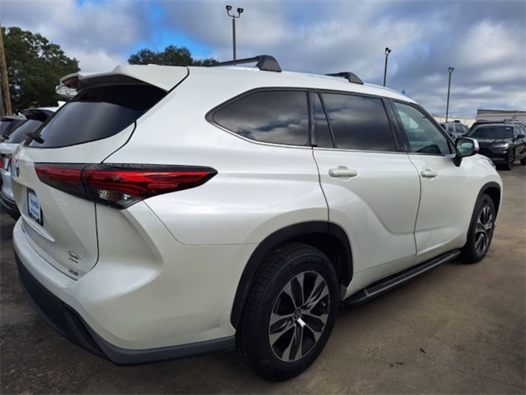 Used 2021 Toyota Highlander XLE SUV