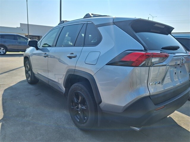 2022 Toyota RAV4 XLE photo 2