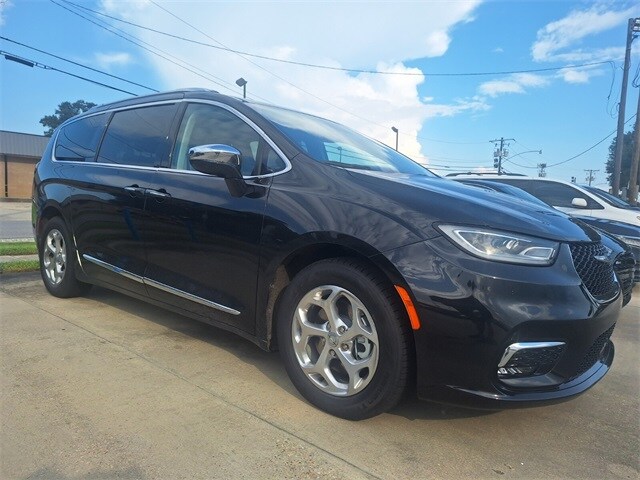 2021 Chrysler Pacifica Hybrid Limited photo 3