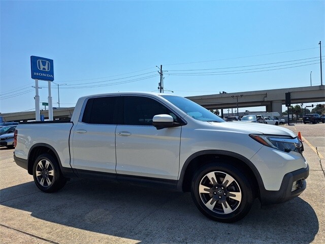 2017 Honda Ridgeline RTL-T photo 3