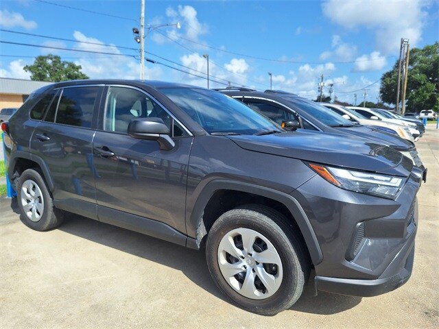 2024 Toyota RAV4 LE photo 3