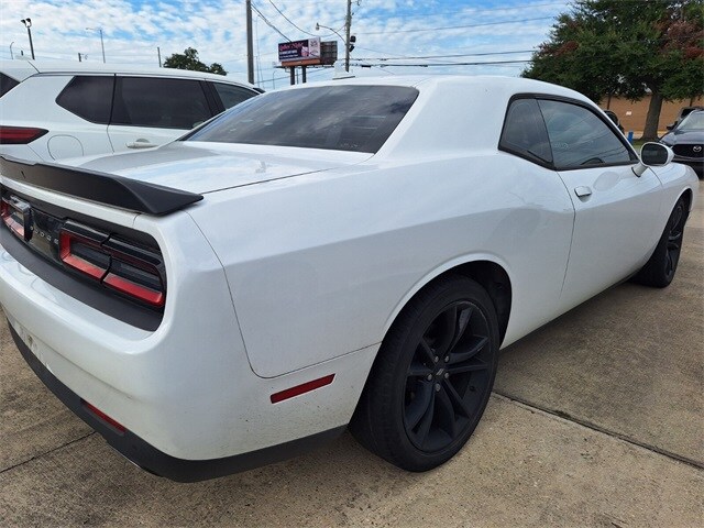 2018 Dodge Challenger SXT photo 4