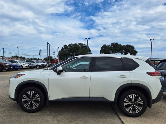 2021 Nissan Rogue SV photo 2