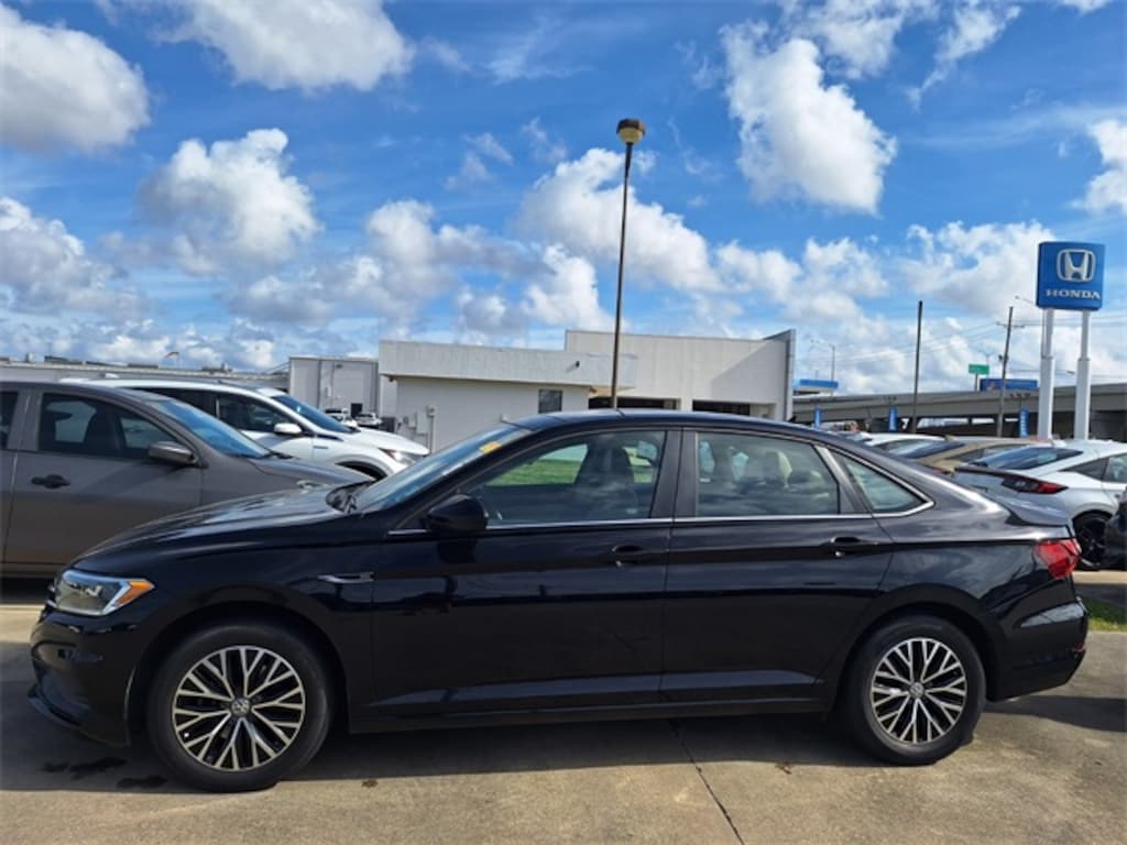 Used 2019 Volkswagen Jetta SEL Sedan