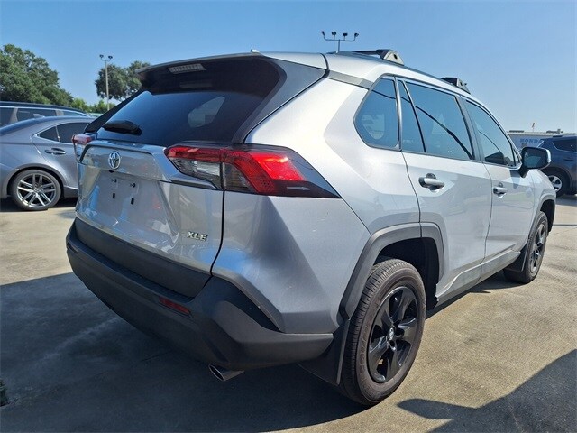 2022 Toyota RAV4 XLE photo 3
