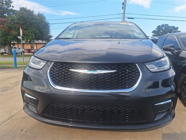 2021 Chrysler Pacifica Hybrid Limited photo 2