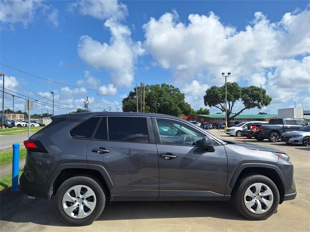 2024 Toyota RAV4 LE photo 4