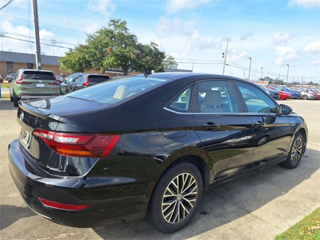 Used 2019 Volkswagen Jetta SEL Sedan