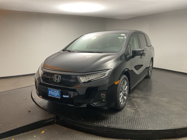 2026 Honda Odyssey Touring photo 3