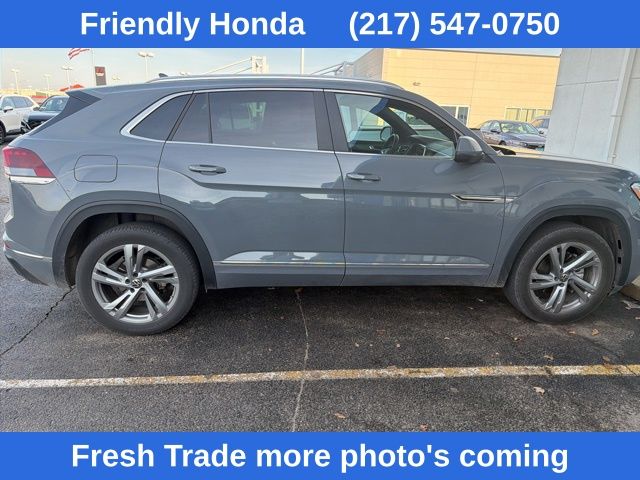 2024 Volkswagen Atlas Cross Sport SEL R-LINE's photo